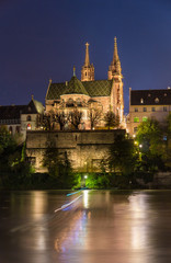 Obraz premium Basel Minster over the Rhine by night - Switzerland