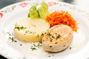 chicken cutlet with mashed potatoes