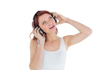 Naklejka premium Casual woman enjoying music through headphones