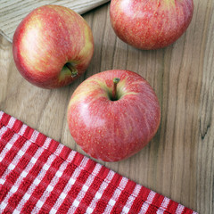 apples on wooden table