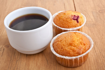 muffins with coffee on wooden table
