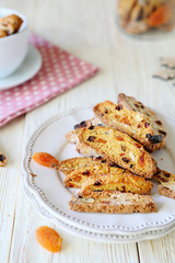 biscotti cookies with raisins and cranberries