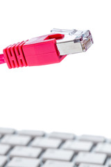 Netzwerkkabel auf Tastatur