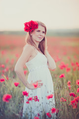 Fototapeta na wymiar woman in poppies field14