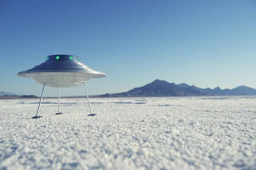 Poster Zilveren metalen vliegende schotel UFO Wit woestijnplaneetlandschap © lazyllama