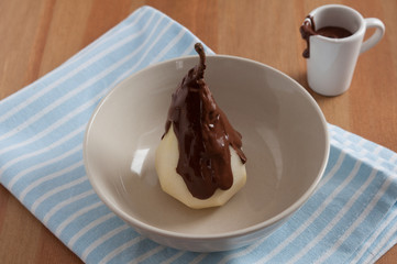 Birne mit Schokoladenglasur