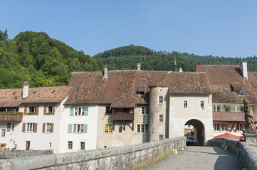 Fototapeta na wymiar Saint Ursanne, brama wjazdowa, St Johanns-Tor, Jura, Szwajcaria