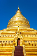 Fototapeta premium Shwezigon Paya, Bagan, Myanmar.