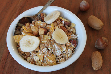 Nuss-Müsli mit Banane