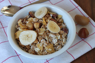 Nuss-Müsli mit Banane