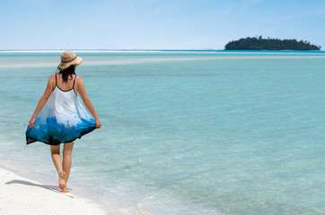 Fototapeta na wymiar Young woman visit Aitutaki Lagoon Cook Islands