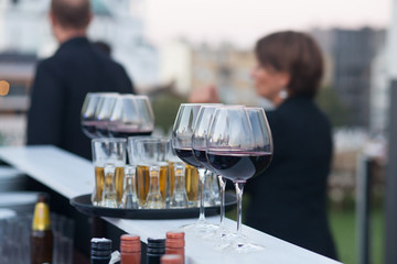 wine glasses on tray