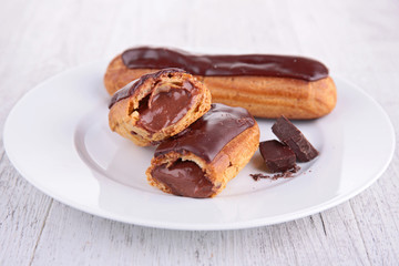 chocolate eclair