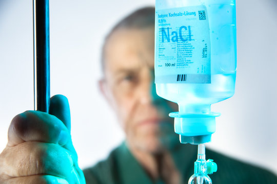 Natriumchlorid Verwendung In Der Medizin stock.adobe.com