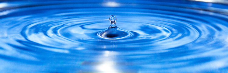 goccia d'acqua © xyz+