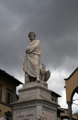 Fototapeta premium Statue of Dante Alighieri