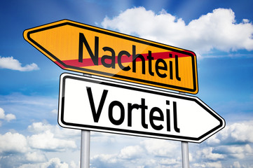 Obraz premium Wegweiser mit Vorteil und Nachteil