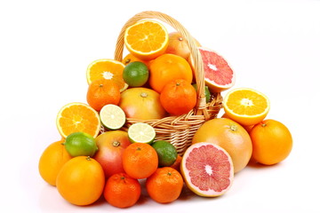 Fototapeta na wymiar Pompelmo rosa,arance,lime e mandarini
