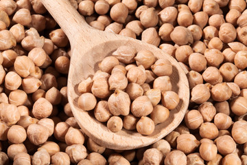 peas dry closeup spoon