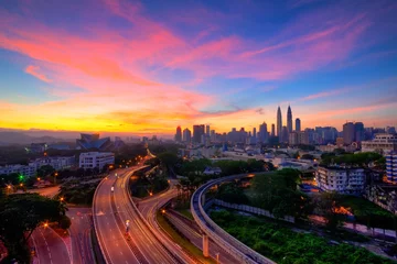 Fotobehang Kuala Lumpur City tijdens zonsopgang © azrisuratmin