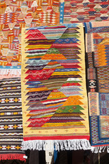 orientalische Teppiche auf einem Basar in Marrakesch