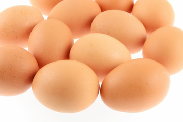 uova di gallina isolate su sfondo bianco