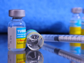 tuberculose,vaccin et test,cutie chez le médecin