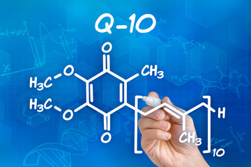 Hand zeichnet chemische Strukturformel von Q-10