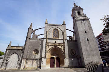 Fototapeta na wymiar The church of Santa Maria in city Lekeitio, Spain