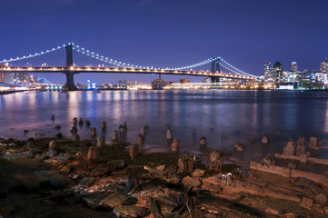 Fototapeta premium Brooklyn Bridge at night, New York City