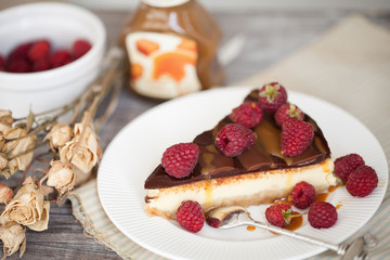 Cheesecake with raspberry and chocolate