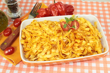 tagliatelles à la sauce tomate