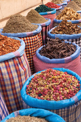 Gewürze in den Souks von Marrakesch