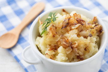 Mashed potatoes in bowl