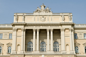 Fototapeta na wymiar Budynek uniwersytetu