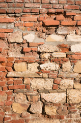 Obraz premium damaged bricked wall