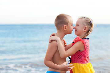 Fototapeta na wymiar portrait of children kissing on the beach