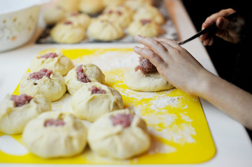 Preparation of traditional Russian meat pies