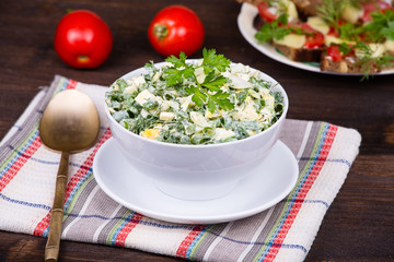 Salad of onions along with the egg and cucumber