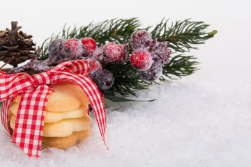 weihnachtsgebäck im schnee