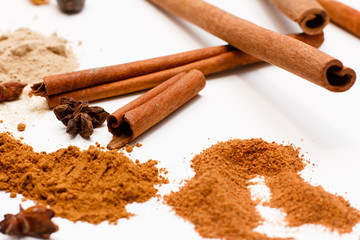 Gewürze zu Weihnachten