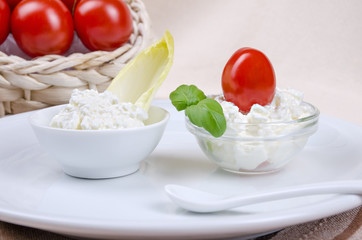 Arrangement Brot und Frischkäse 5