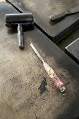 Lithografiestein mit Werkzeug