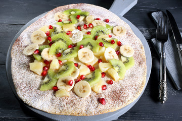 pizza bianca dolce con frutta