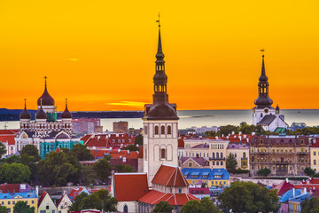 Fototapeta premium Tallinn Estonia Skyline