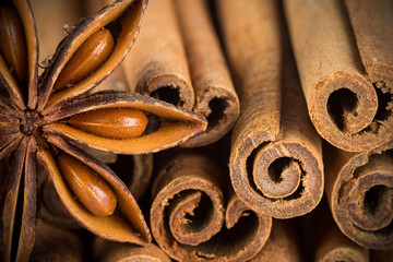 star anis and cinnamon sticks