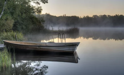 Fotobehang Boot op een rustig meer © dfaagaard