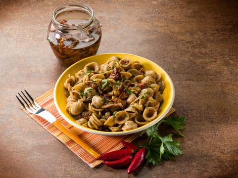 integral orecchiette with dried tomatoes