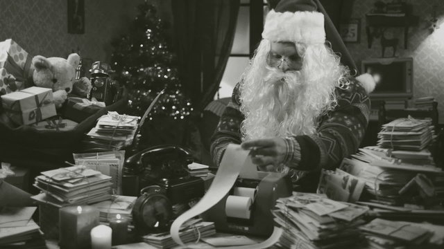 Santa Claus has problems with budget Christmas