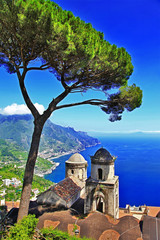 Fototapeta na wymiar piękne wybrzeże Amalfi, wieś Ravelo. Włochy